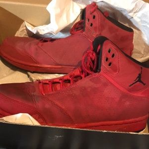 The brand is jordan, it’s a size 8 in men’s.